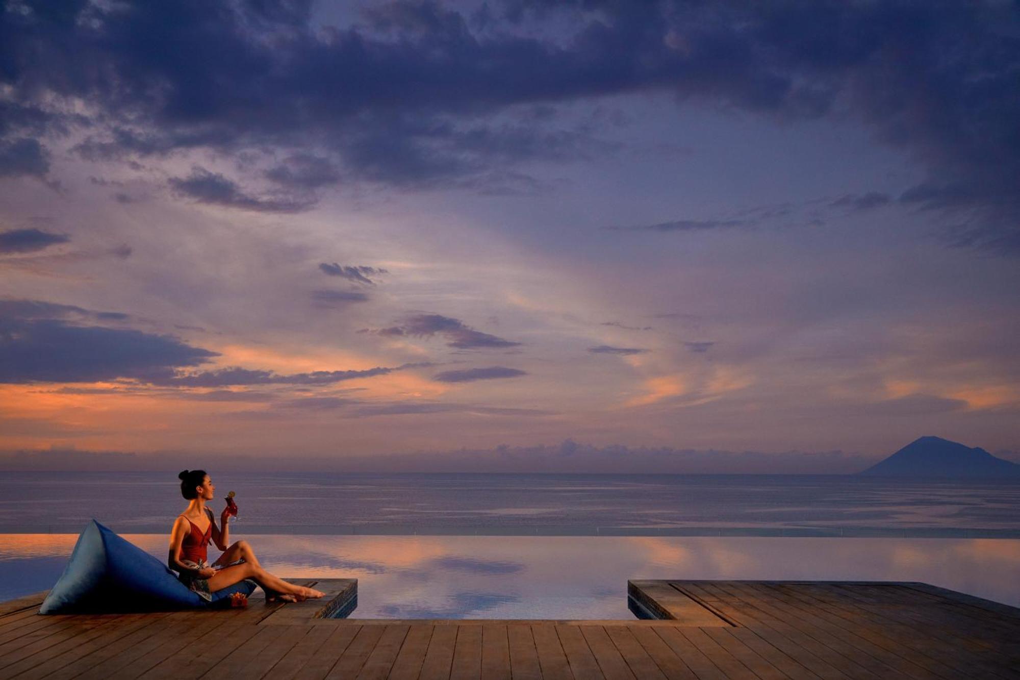 โฟร์ พอยต์ บาย เชอราตัน มานาโด Hotel ภายนอก รูปภาพ