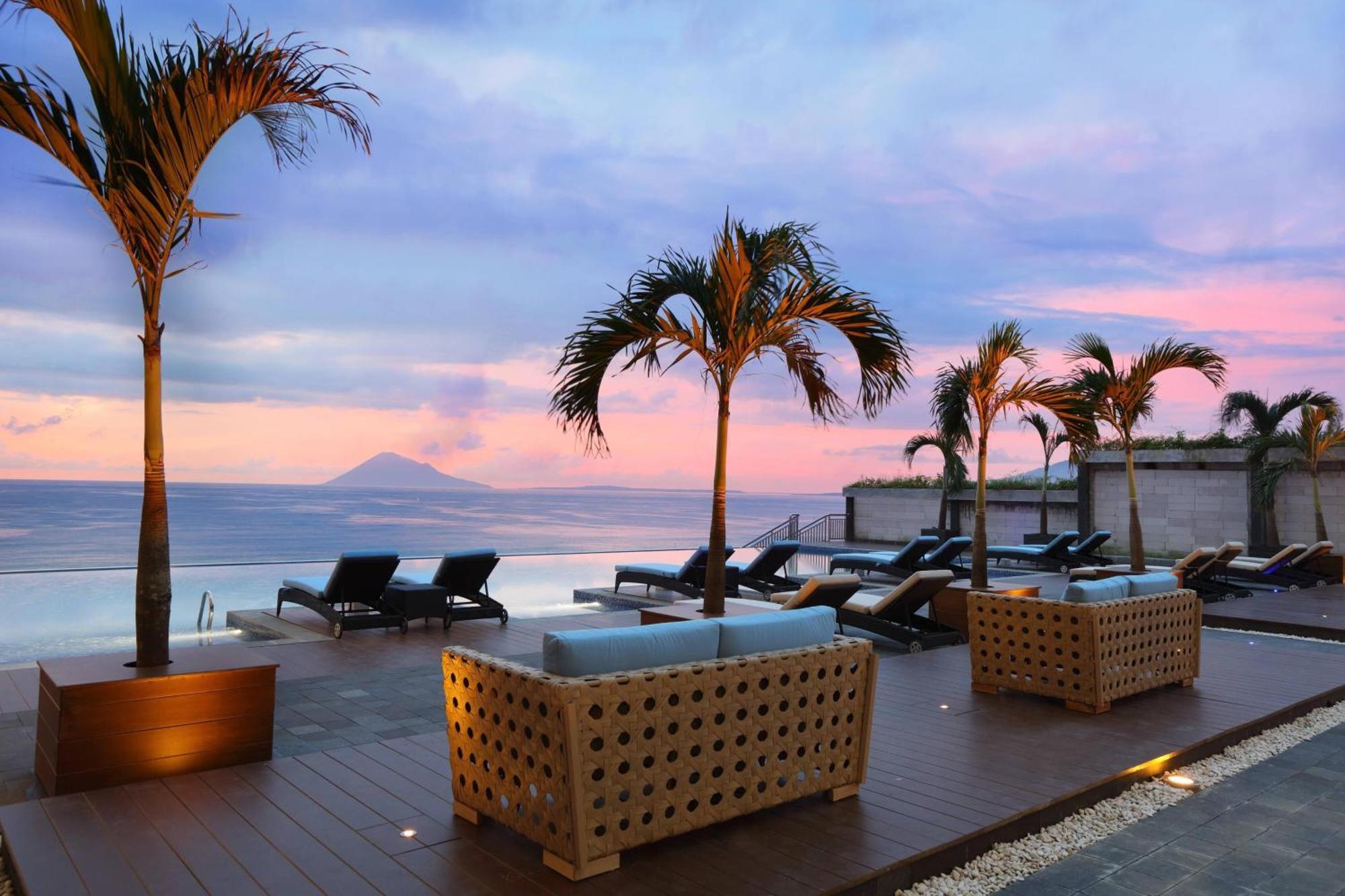 โฟร์ พอยต์ บาย เชอราตัน มานาโด Hotel ภายนอก รูปภาพ