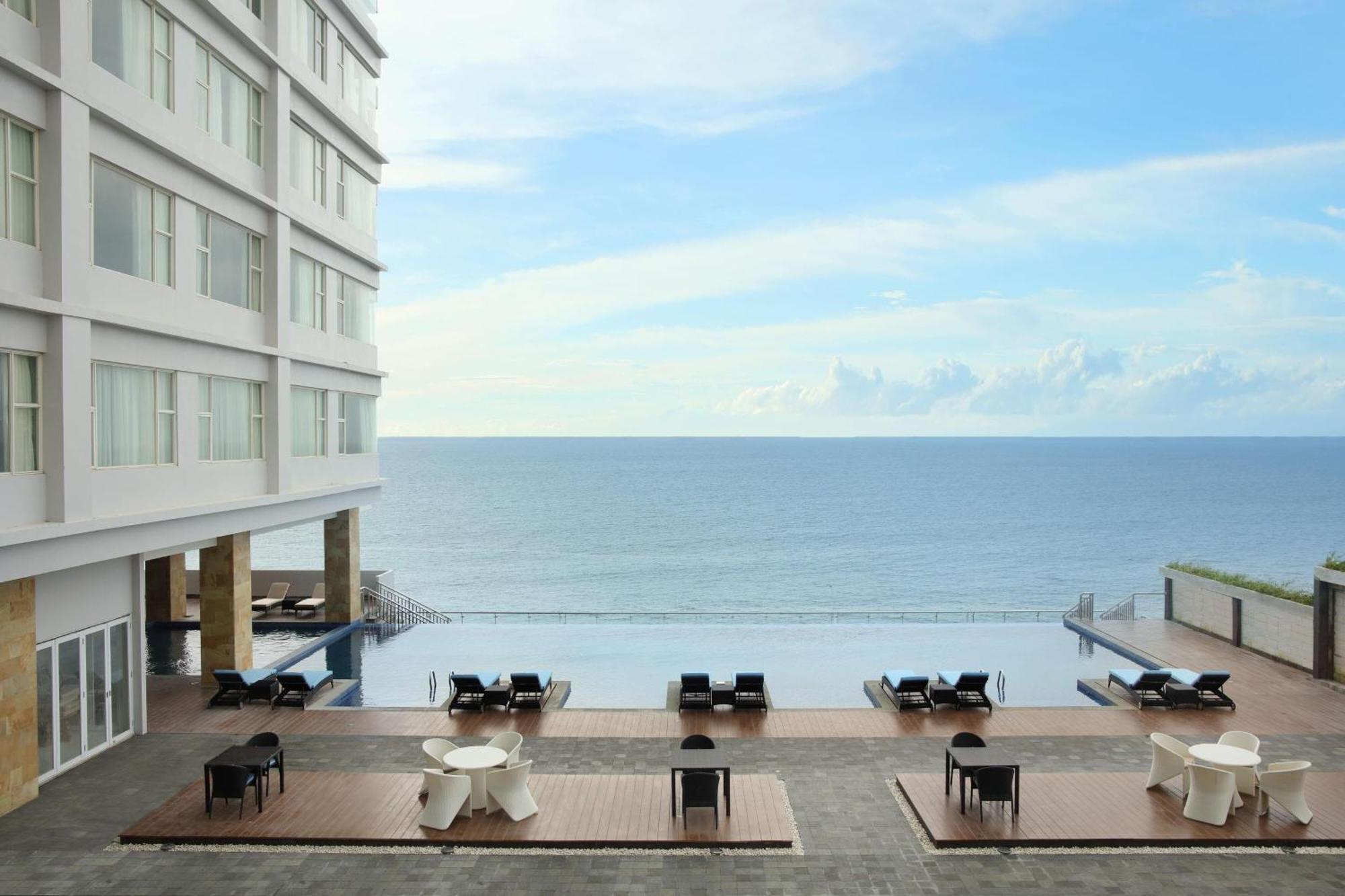 โฟร์ พอยต์ บาย เชอราตัน มานาโด Hotel ภายนอก รูปภาพ