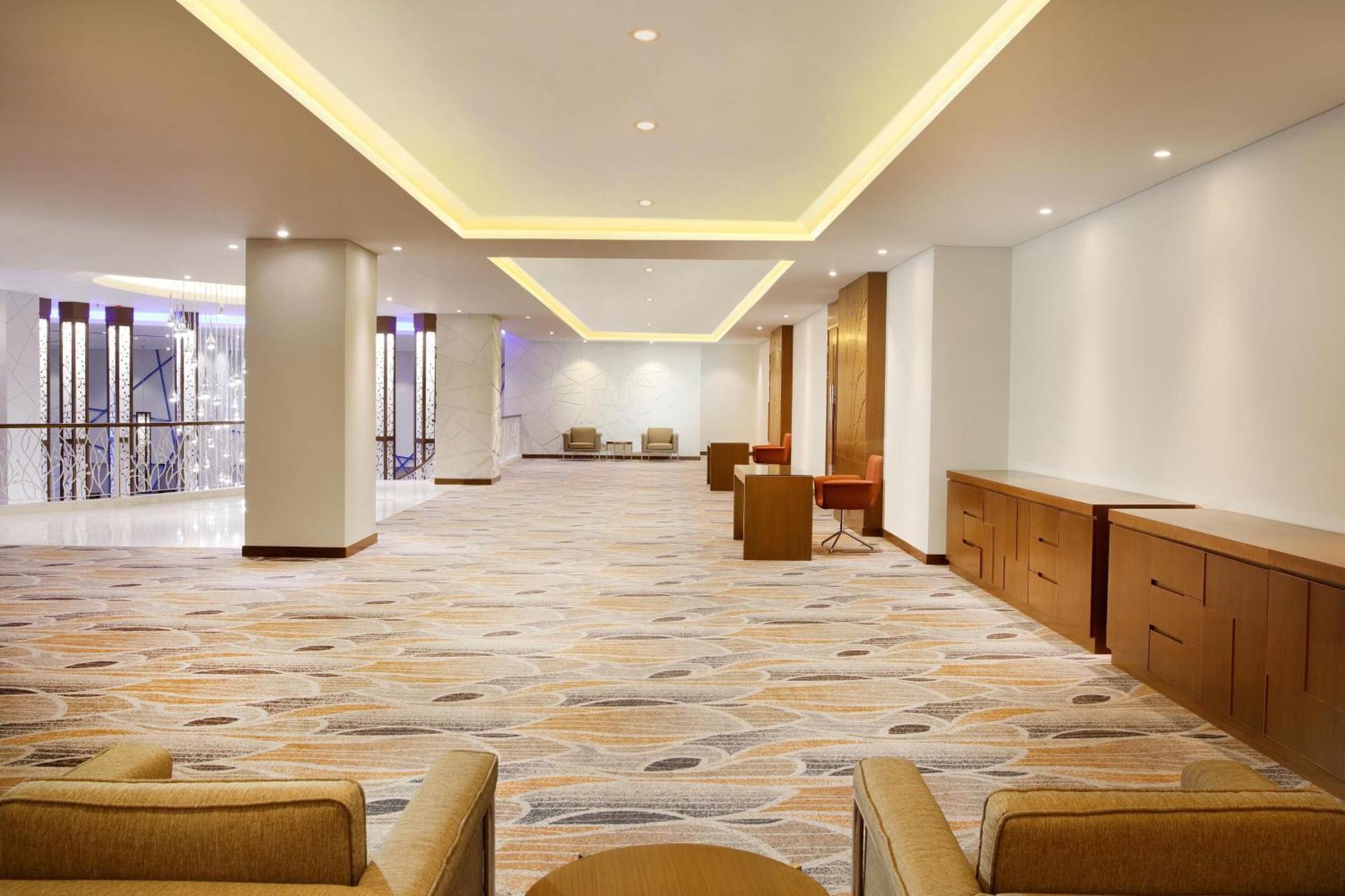 โฟร์ พอยต์ บาย เชอราตัน มานาโด Hotel ภายนอก รูปภาพ
