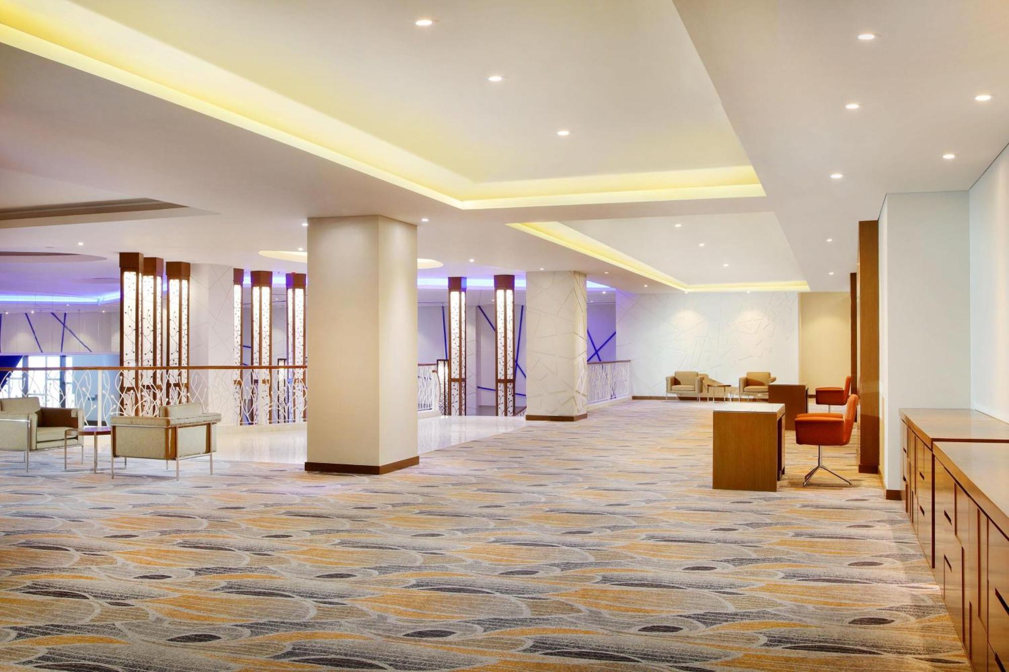 โฟร์ พอยต์ บาย เชอราตัน มานาโด Hotel ภายนอก รูปภาพ