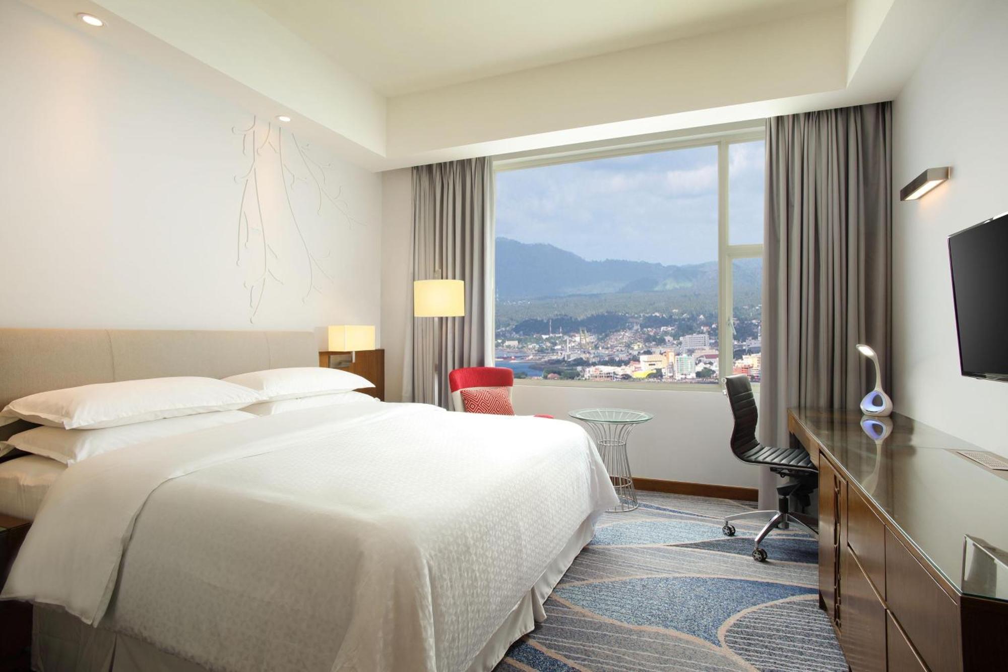 โฟร์ พอยต์ บาย เชอราตัน มานาโด Hotel ภายนอก รูปภาพ